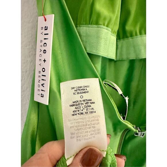 NWT Alice + Olivia Zumi A-Line Mini Dress With satin finish and halterneck desig - Picture 13 of 15